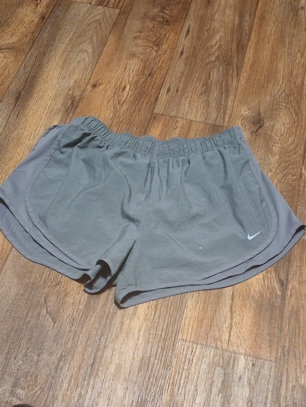 Nike Women's Light Gray Athletic Running Shorts with Swoosh Sz XL